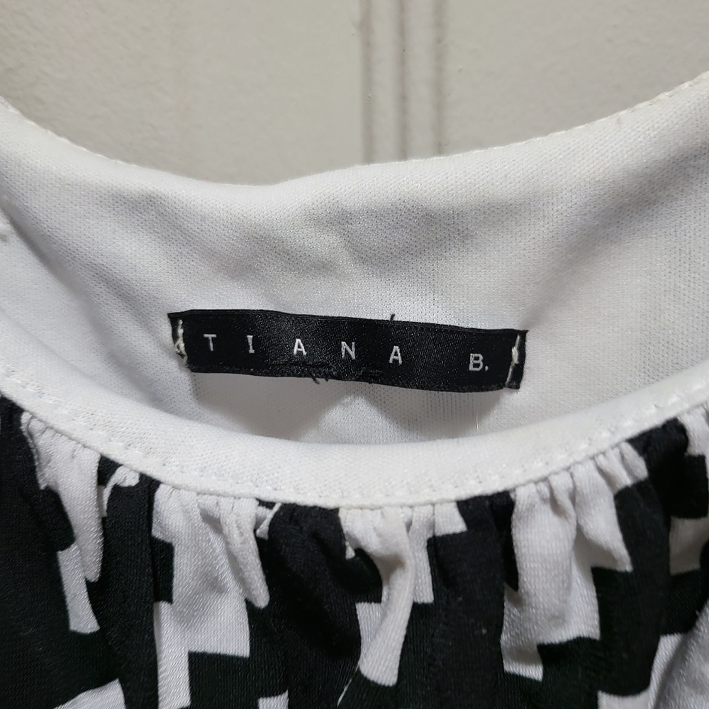 Dress - Picture 4 of 4